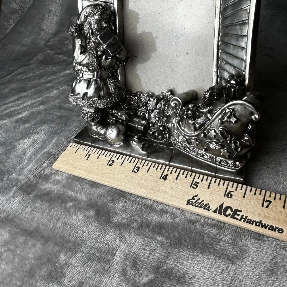 Ornate Silver Resin Picture Frame Santa & Sleigh In Front Of Window Detailed 5x7